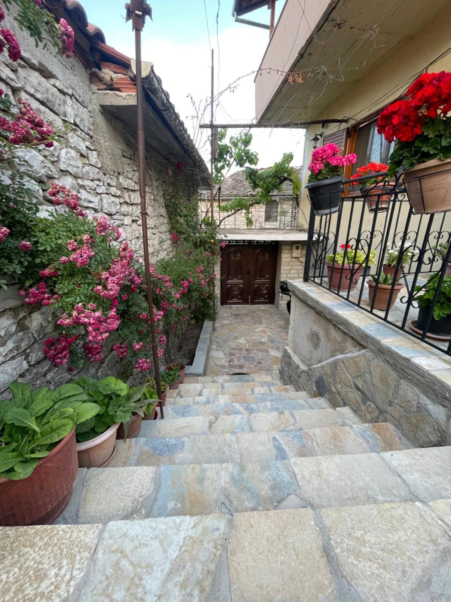 Luigi Guest House Gjirokaster Exterior photo